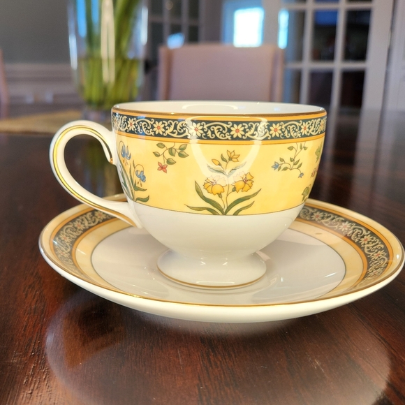 EUC Set of 4 Wedgewood Leigh Shape Footed Cup & Saucer Set 2 3/4 in - Picture 4 of 7